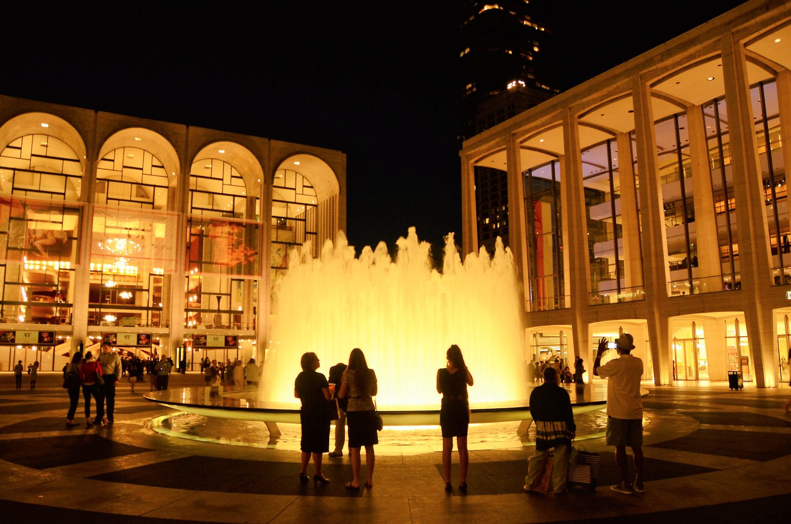 Lincoln Center Is Taking Down Its Wall: A $335 Million Park, a 2,000-Seat Free Theater, and an Opening in 2028.